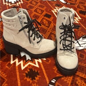 No Boundaries combat booties